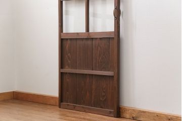 アンティーク 簡素な作りのシンプルな扉　(ドア)