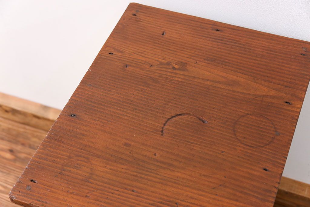 アンティーク家具　アンティークペイント ダイヤガラスの小さなサイドキャビネット(収納棚)