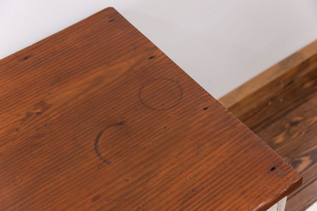 アンティーク家具　アンティークペイント ダイヤガラスの小さなサイドキャビネット(収納棚)