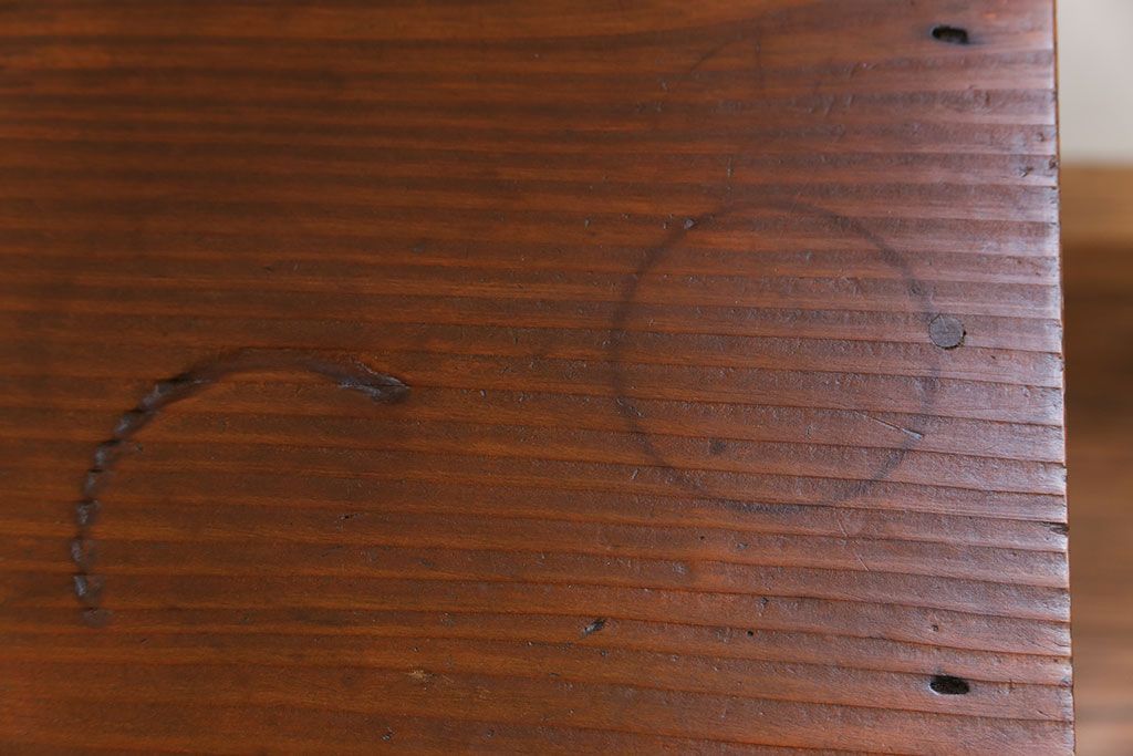 アンティーク家具　アンティークペイント ダイヤガラスの小さなサイドキャビネット(収納棚)