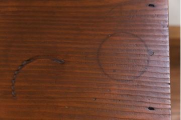 アンティーク家具　アンティークペイント ダイヤガラスの小さなサイドキャビネット(収納棚)