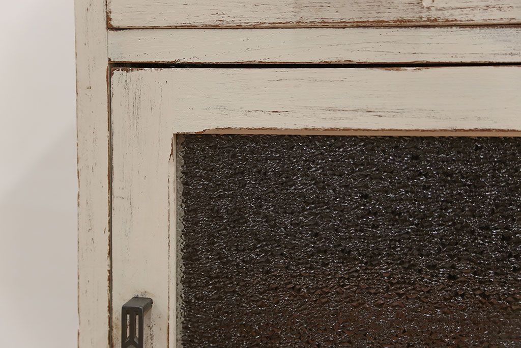 アンティーク家具　アンティークペイント ダイヤガラスの小さなサイドキャビネット(収納棚)