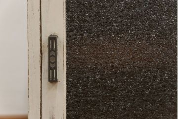 アンティーク家具　アンティークペイント ダイヤガラスの小さなサイドキャビネット(収納棚)