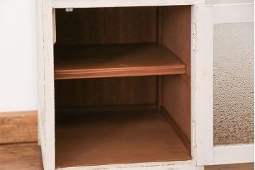 アンティーク家具　アンティークペイント ダイヤガラスの小さなサイドキャビネット(収納棚)