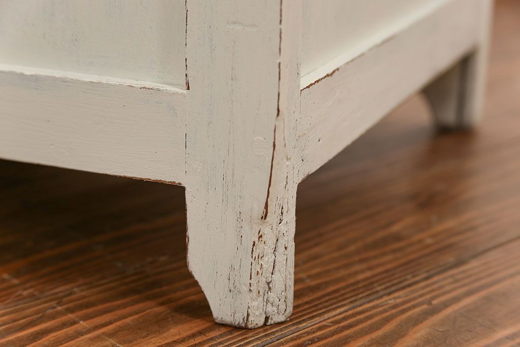 アンティーク家具　アンティークペイント ダイヤガラスの小さなサイドキャビネット(収納棚)