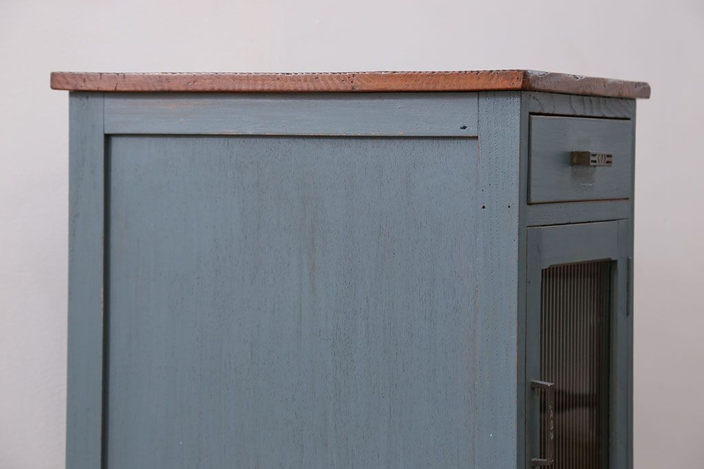 アンティーク家具　アンティークペイント モールガラス・サイドキャビネット(サイドテーブル、収納棚)