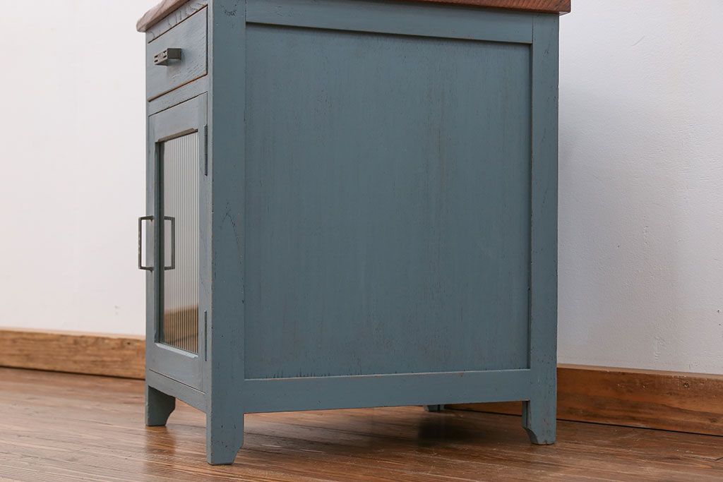 アンティーク家具　アンティークペイント モールガラス・サイドキャビネット(サイドテーブル、収納棚)