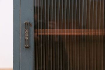 アンティーク家具　アンティークペイント モールガラス・サイドキャビネット(サイドテーブル、収納棚)