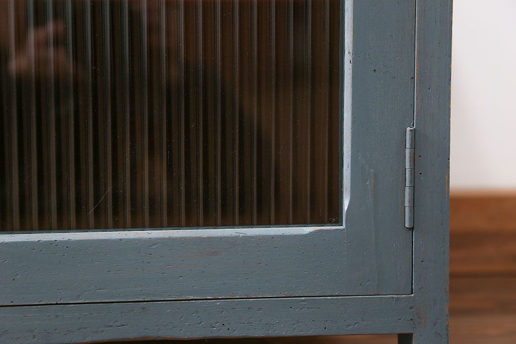 アンティーク家具　アンティークペイント モールガラス・サイドキャビネット(サイドテーブル、収納棚)