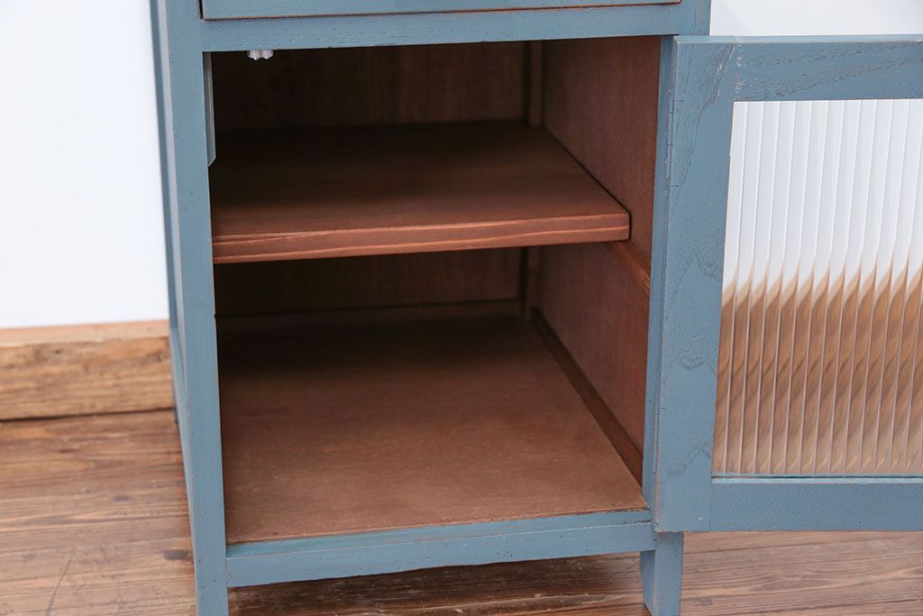 アンティーク家具　アンティークペイント モールガラス・サイドキャビネット(サイドテーブル、収納棚)