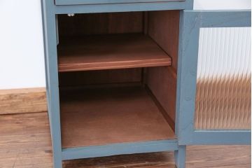 アンティーク家具　アンティークペイント モールガラス・サイドキャビネット(サイドテーブル、収納棚)