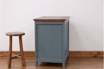 アンティーク家具　アンティークペイント モールガラス・サイドキャビネット(サイドテーブル、収納棚)