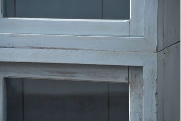 アンティーク家具　アンティークペイント ガラスの取っ手がかわいい大きな二段重ね収納棚(食器棚、飾り棚、ガラスケース)