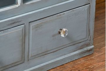 アンティーク家具　アンティークペイント ガラスの取っ手がかわいい大きな二段重ね収納棚(食器棚、飾り棚、ガラスケース)