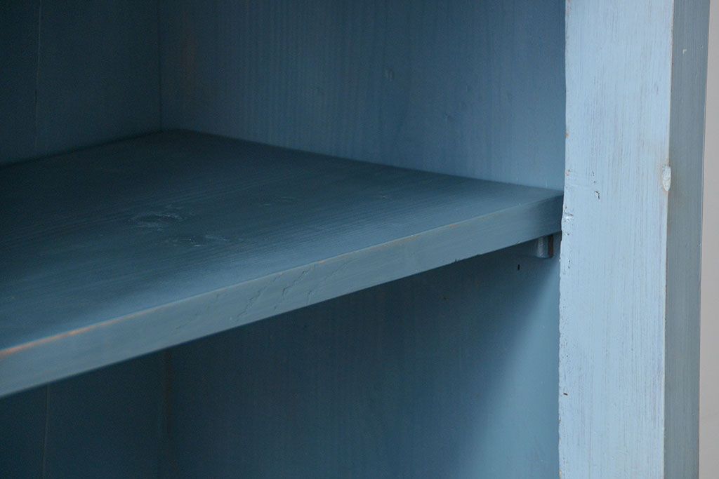 アンティーク家具　アンティークペイント ガラスの取っ手がかわいい大きな二段重ね収納棚(食器棚、飾り棚、ガラスケース)