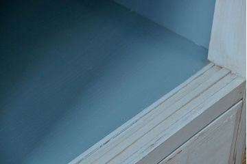 アンティーク家具　アンティークペイント ガラスの取っ手がかわいい大きな二段重ね収納棚(食器棚、飾り棚、ガラスケース)