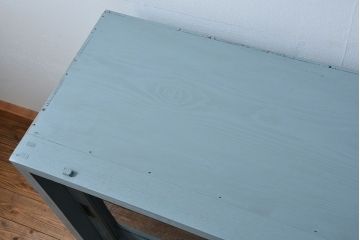 アンティーク家具　アンティークペイント ガラスの取っ手がかわいい大きな二段重ね収納棚(食器棚、飾り棚、ガラスケース)