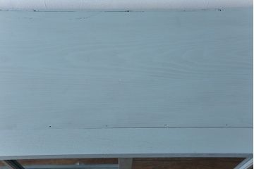 アンティーク家具　アンティークペイント ガラスの取っ手がかわいい大きな二段重ね収納棚(食器棚、飾り棚、ガラスケース)