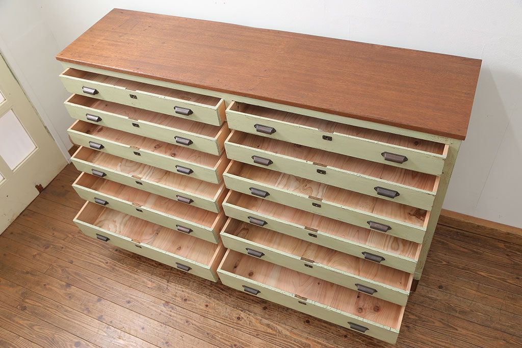 レトロ家具　昭和レトロ アンティークペイント 脚付きの12杯引き出し(チェスト、ドロワー)