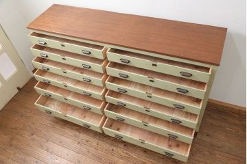 レトロ家具　昭和レトロ アンティークペイント 脚付きの12杯引き出し(チェスト、ドロワー)