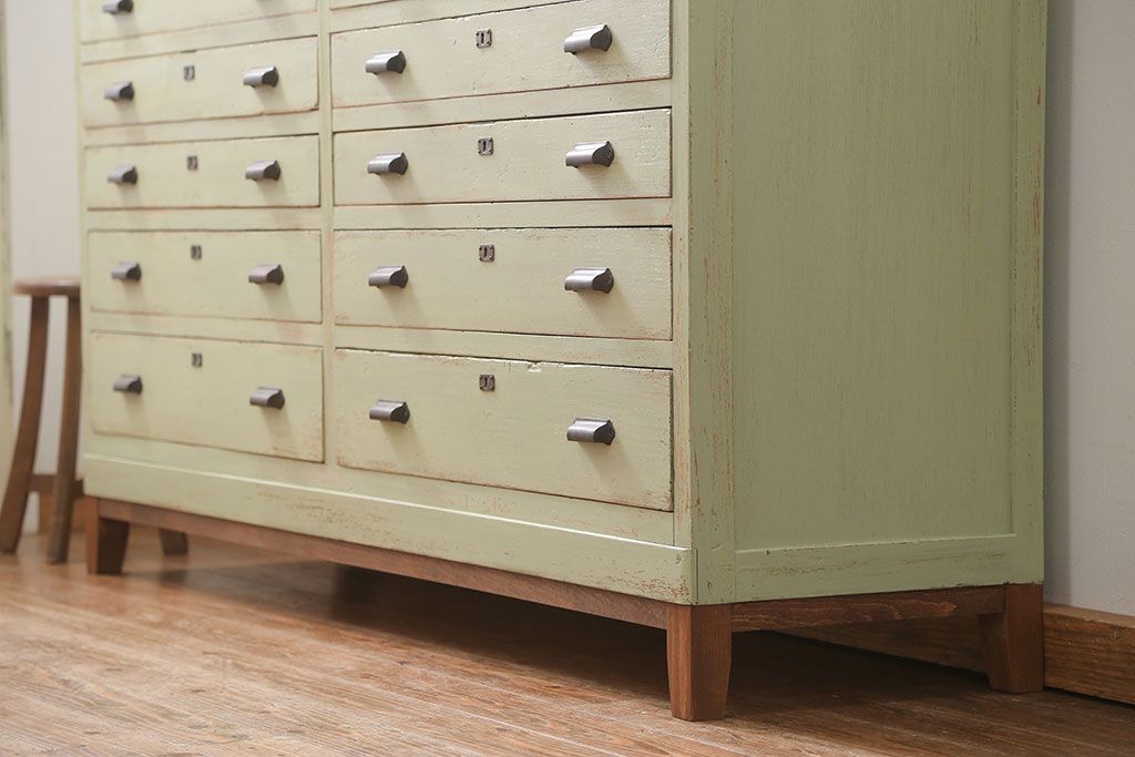 レトロ家具　昭和レトロ アンティークペイント 脚付きの12杯引き出し(チェスト、ドロワー)