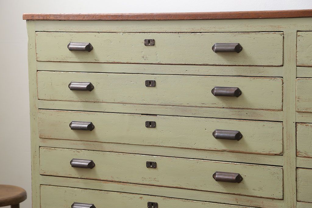 レトロ家具　昭和レトロ アンティークペイント 脚付きの12杯引き出し(チェスト、ドロワー)