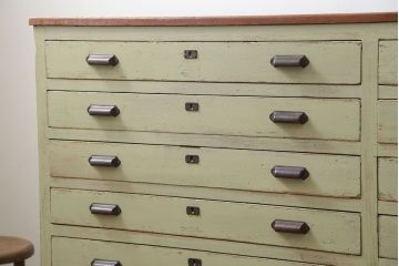 レトロ家具　昭和レトロ アンティークペイント 脚付きの12杯引き出し(チェスト、ドロワー)