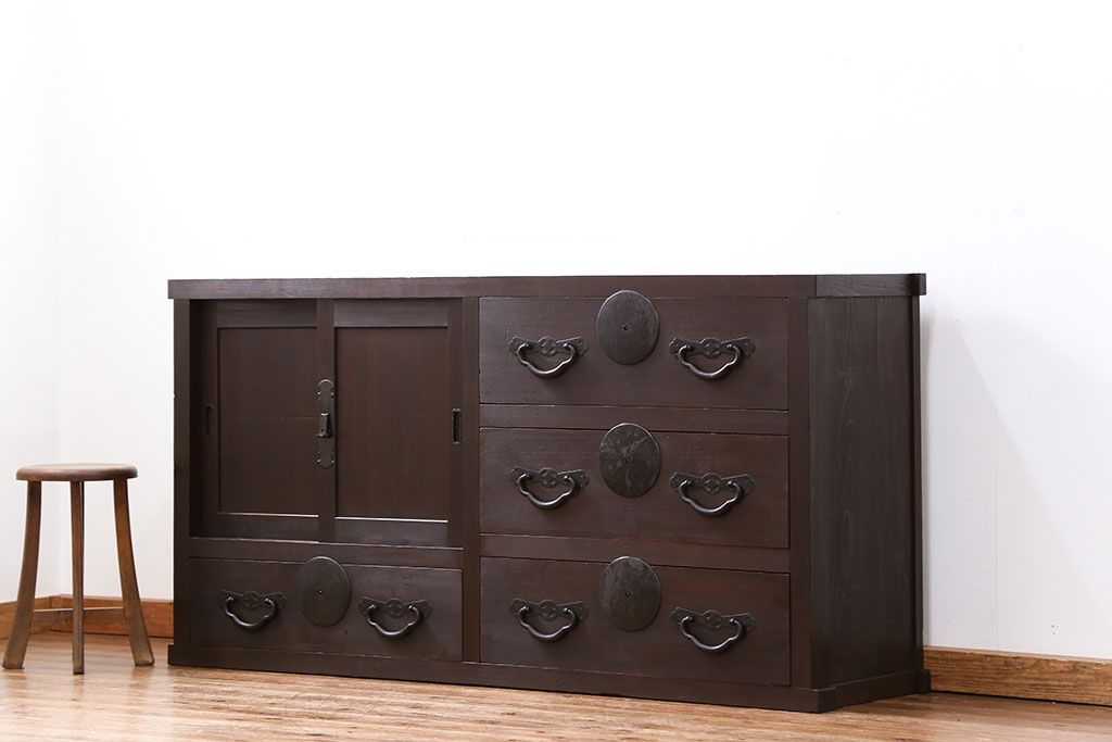 アンティーク家具　古民具・骨董 シックな収納箪笥サイドボード(水屋箪笥、帳場箪笥)