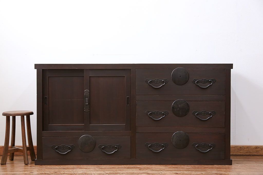 アンティーク家具　古民具・骨董 シックな収納箪笥サイドボード(水屋箪笥、帳場箪笥)