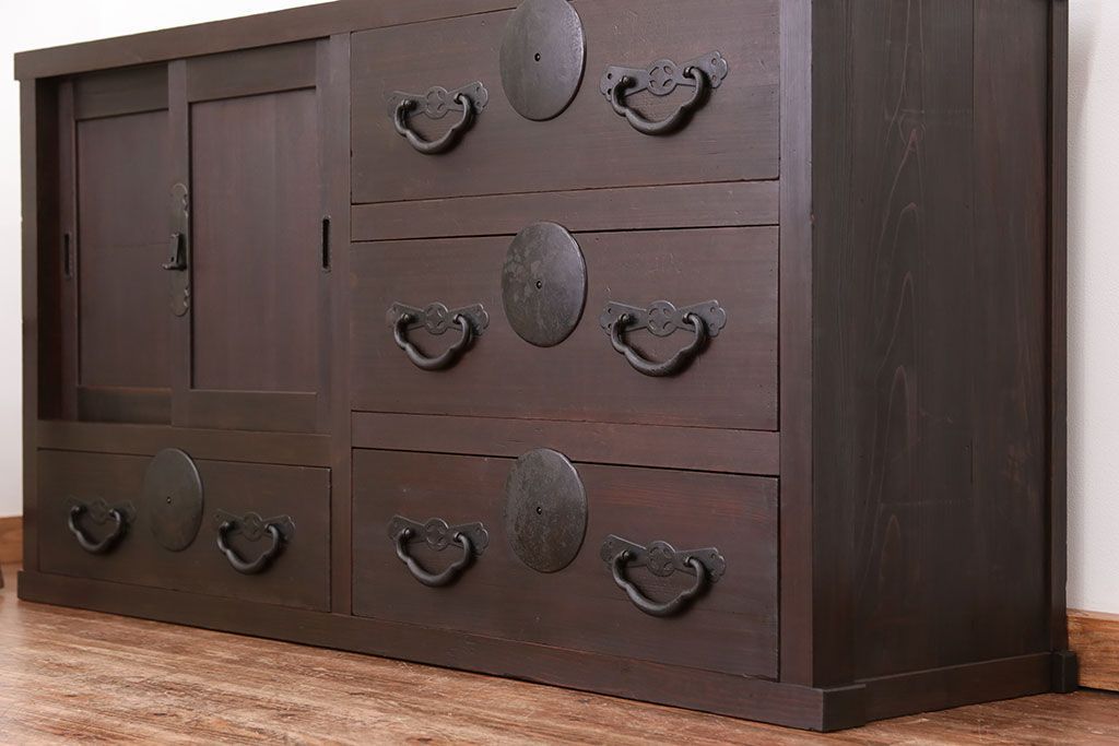 アンティーク家具　古民具・骨董 シックな収納箪笥サイドボード(水屋箪笥、帳場箪笥)