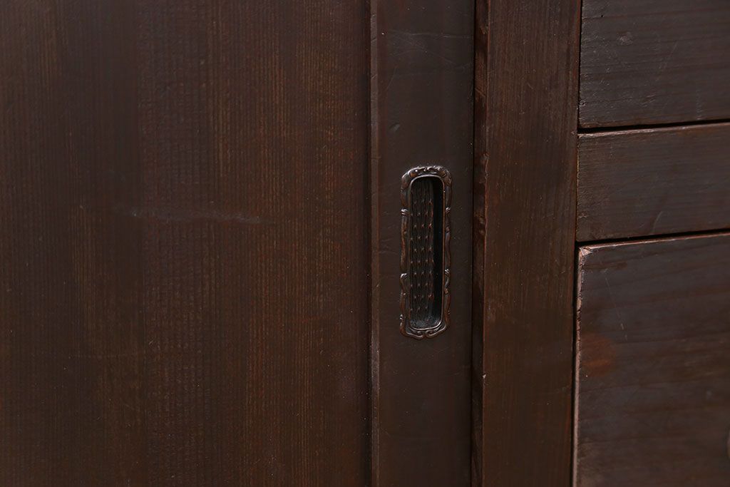 アンティーク家具　古民具・骨董 シックな収納箪笥サイドボード(水屋箪笥、帳場箪笥)