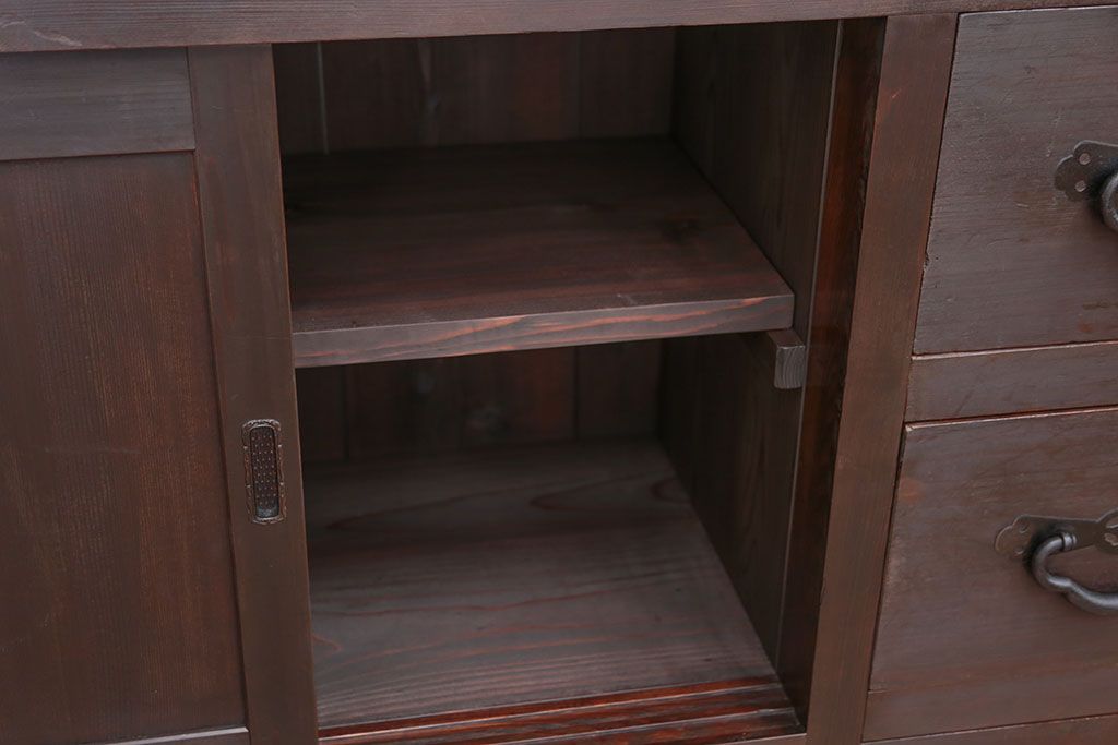 アンティーク家具　古民具・骨董 シックな収納箪笥サイドボード(水屋箪笥、帳場箪笥)