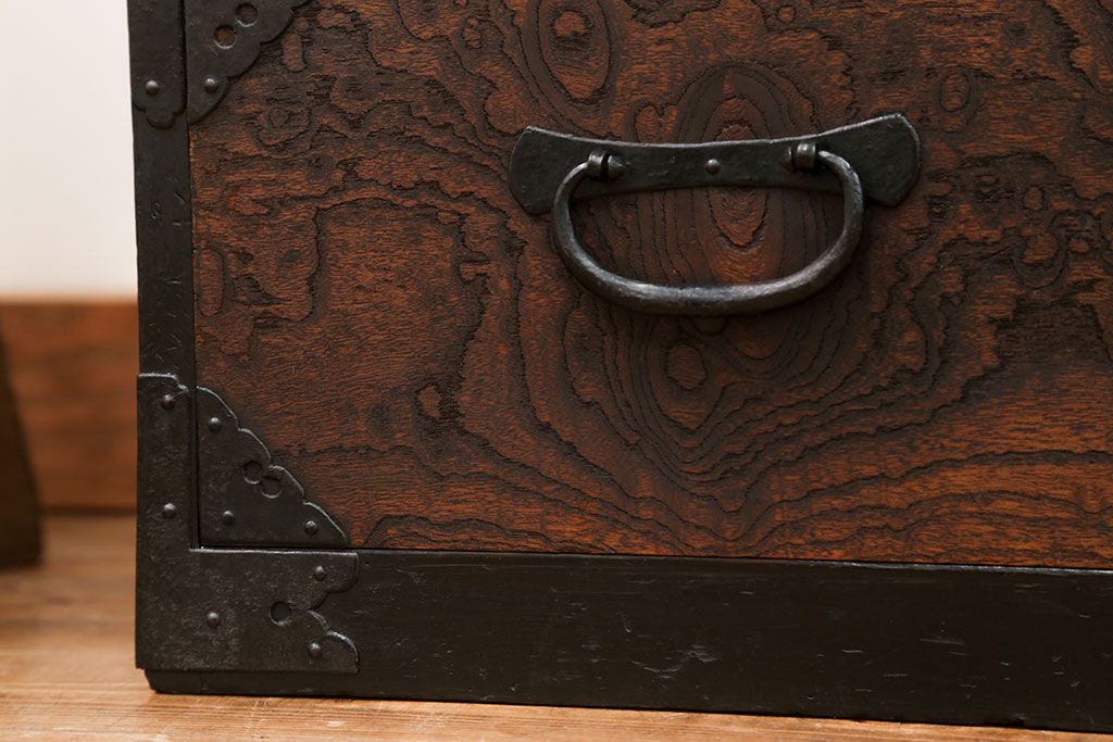 アンティーク家具　古民具・骨董 前面欅(ケヤキ)材玉杢 杢目のすばらしい仙台小箪笥(時代箪笥、帳場箪笥)