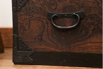 アンティーク家具　古民具・骨董 前面欅(ケヤキ)材玉杢 杢目のすばらしい仙台小箪笥(時代箪笥、帳場箪笥)