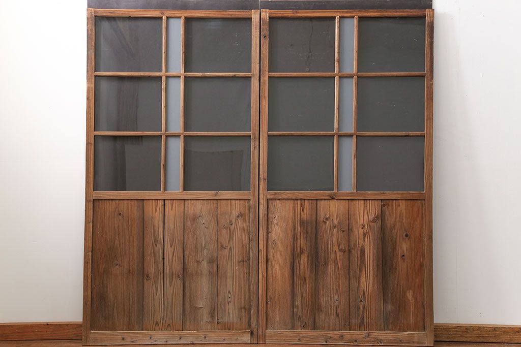 アンティーク 古い木味のガラス戸2枚セット(引き戸)