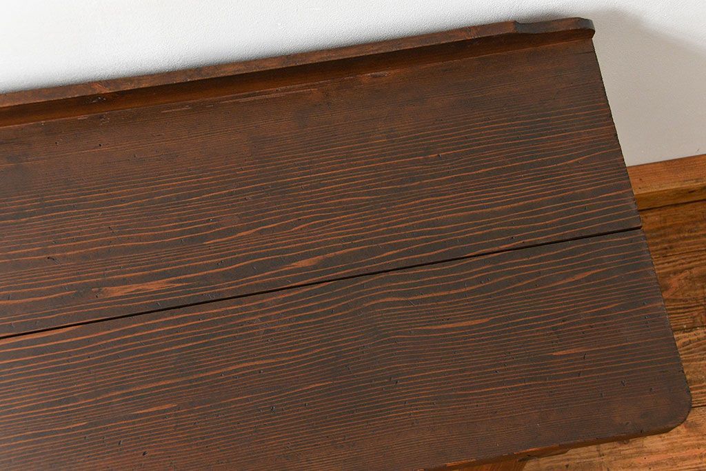 アンティーク家具　アンティーク かわいいデザインのサイドテーブル(作業台)