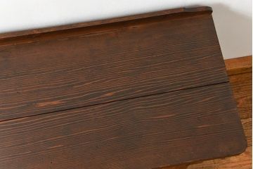 アンティーク家具　アンティーク かわいいデザインのサイドテーブル(作業台)