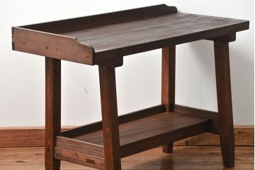 アンティーク家具　アンティーク かわいいデザインのサイドテーブル(作業台)