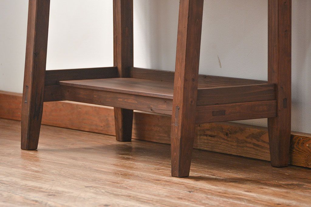 アンティーク家具　アンティーク かわいいデザインのサイドテーブル(作業台)