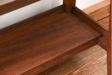 アンティーク家具　アンティーク かわいいデザインのサイドテーブル(作業台)