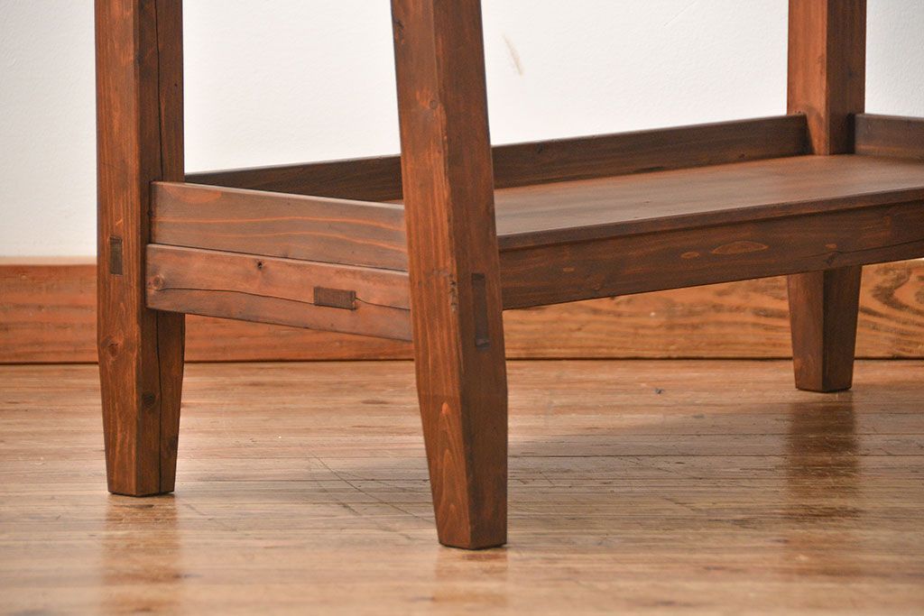 アンティーク家具　アンティーク かわいいデザインのサイドテーブル(作業台)