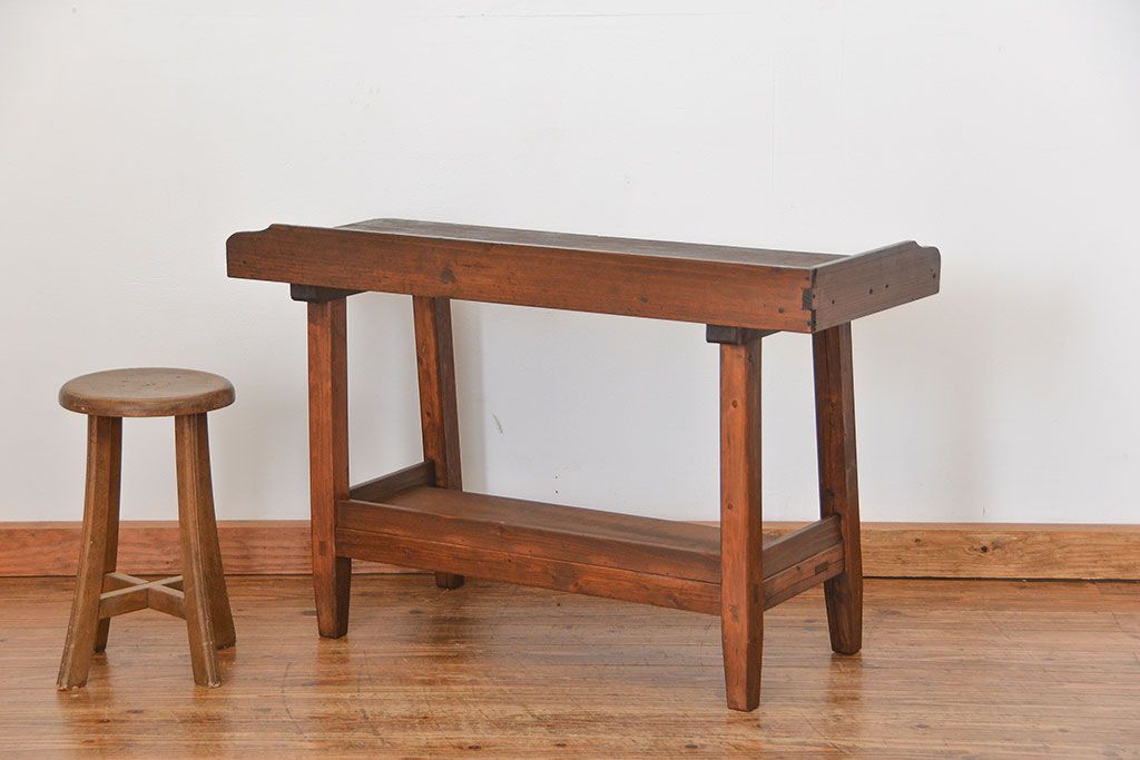 アンティーク家具　アンティーク かわいいデザインのサイドテーブル(作業台)