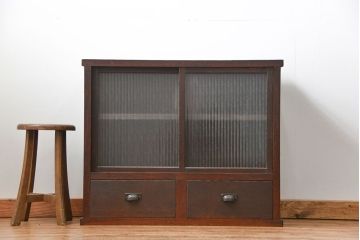 アンティーク家具　アンティーク 銀モールガラスの収納棚(戸棚)