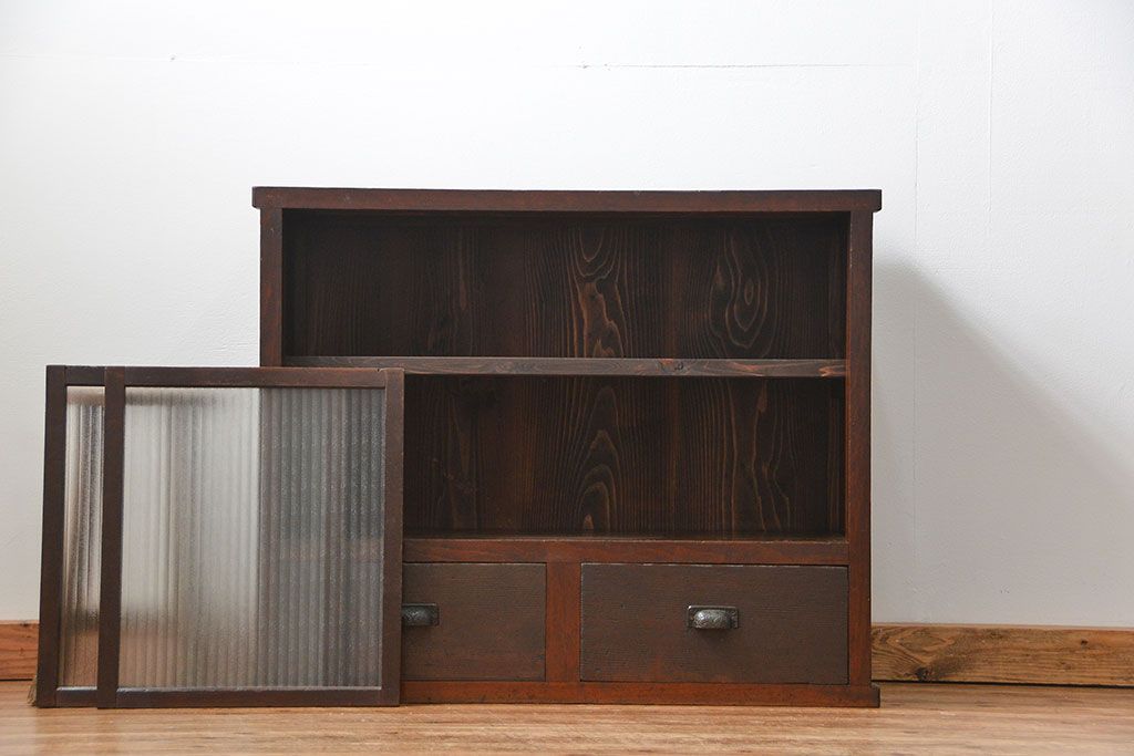 アンティーク家具　アンティーク 銀モールガラスの収納棚(戸棚)