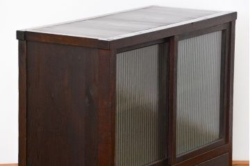 アンティーク家具　アンティーク 銀モールガラスの収納棚(戸棚)