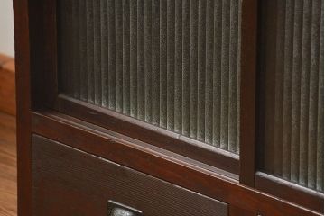 アンティーク家具　アンティーク 銀モールガラスの収納棚(戸棚)