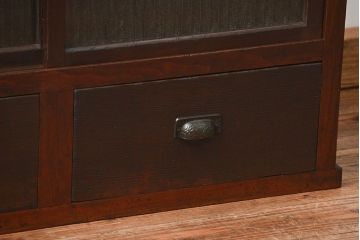 アンティーク家具　アンティーク 銀モールガラスの収納棚(戸棚)