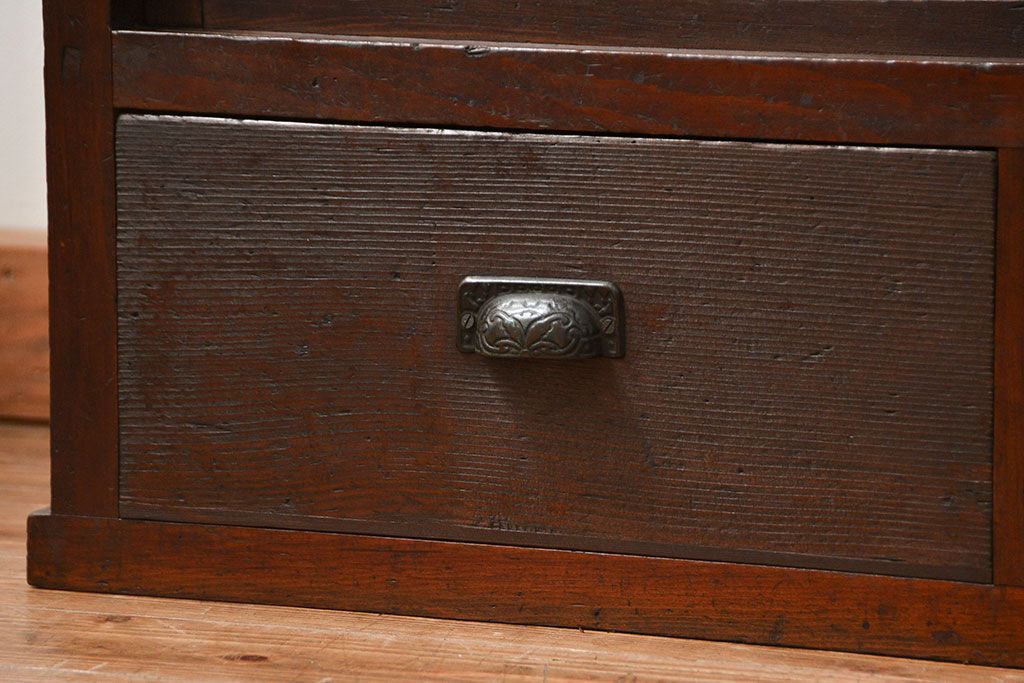 アンティーク家具　アンティーク 銀モールガラスの収納棚(戸棚)