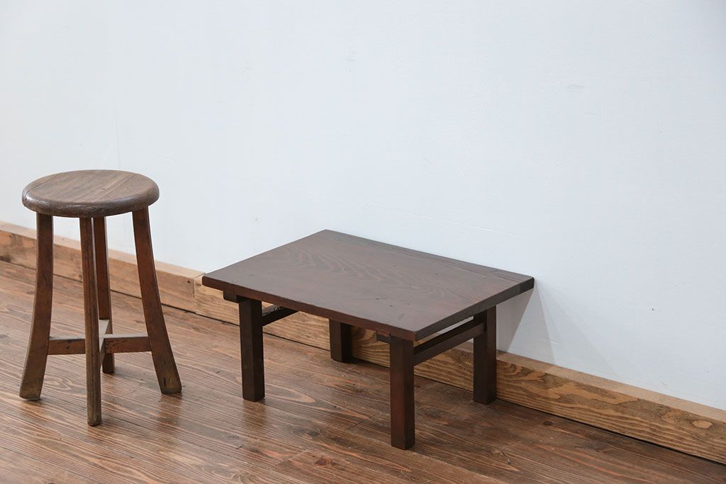 アンティーク家具　古民具・骨董 古い木の小さな机(飾り棚、テーブル)