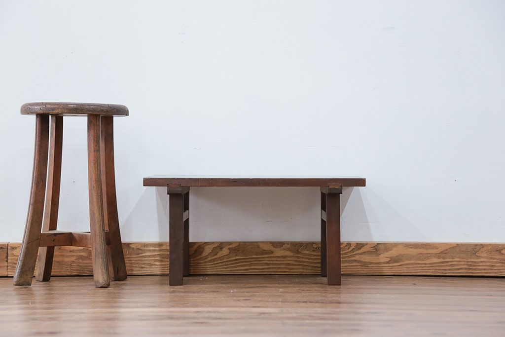 アンティーク家具　古民具・骨董 古い木の小さな机(飾り棚、テーブル)